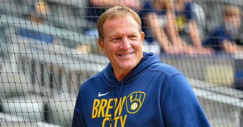 Milwaukee Brewers promote bench coach Pat Murphy to take over as manager following Craig Counsell’s departure